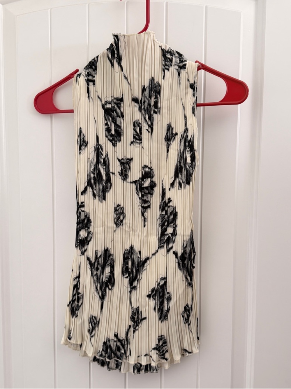 Women’s Pleated Mock Neck Floral Tank Top - Cream/Black
